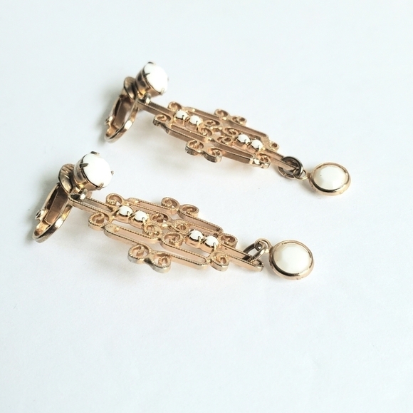 Vintage Gold & White Drop Earrings 60s Scroll Filagree Clip-On - Picture 4 of 5